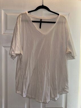 Silver Jeans Co. 3X White V-Neck Short Sleeve Tee Plus Size